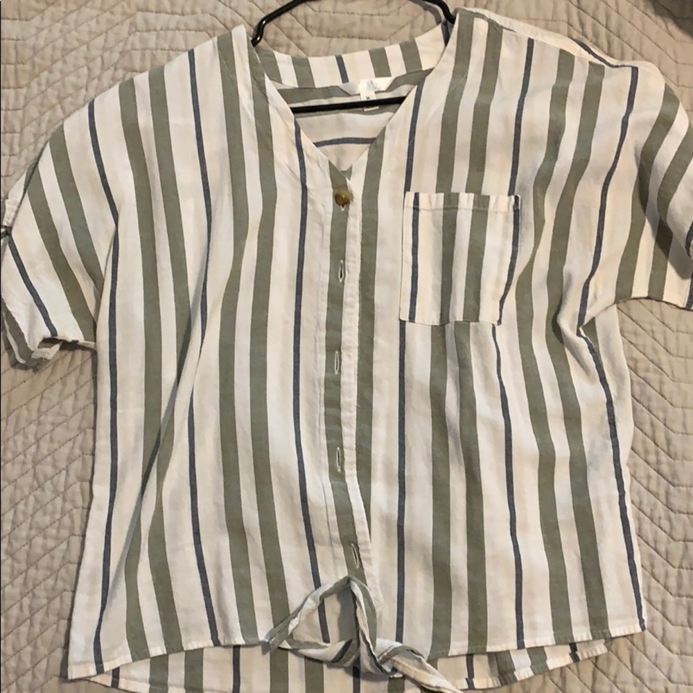 Button down knotted top